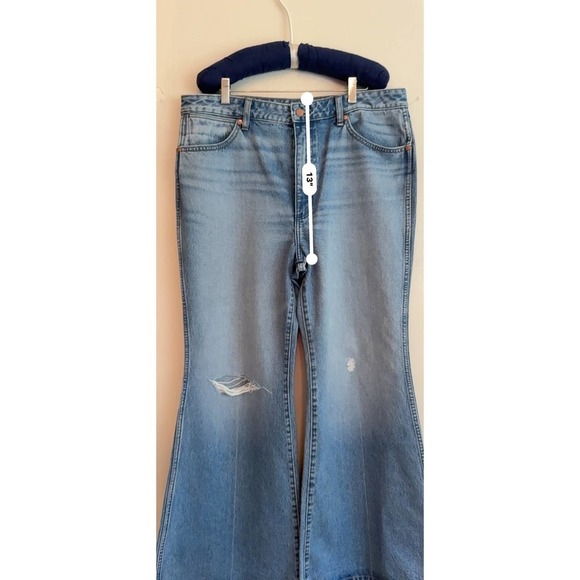 WOMEN'S WRANGLER® WANDERER 622 HIGH RISE FLARE JEAN size 33/32 - Picture 6 of 12